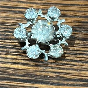 Vintage Silver‎ Floral rhinestone Brooch
